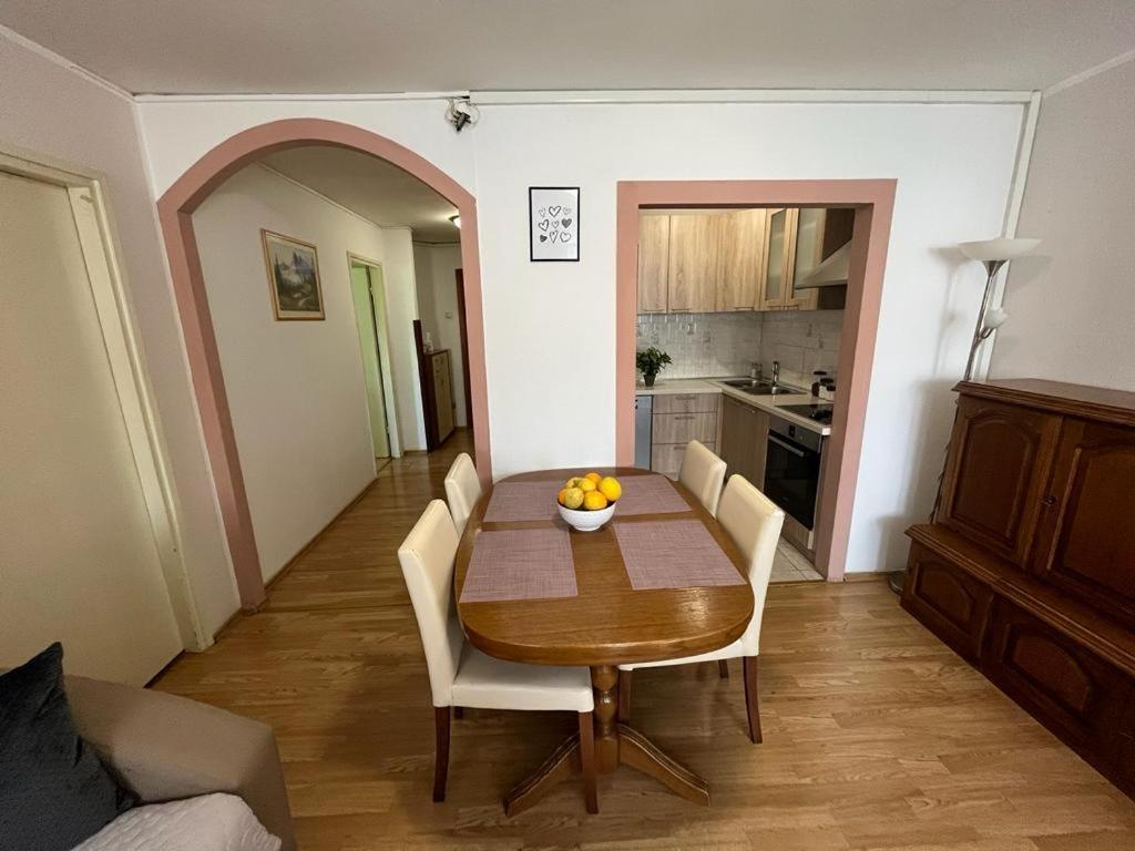 Apartman Spahija シベニク エクステリア 写真